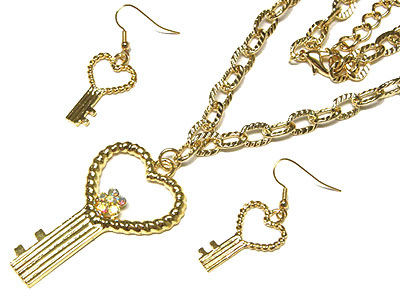 METAL KEY AND HEART NECKLACE AND EARRING SET