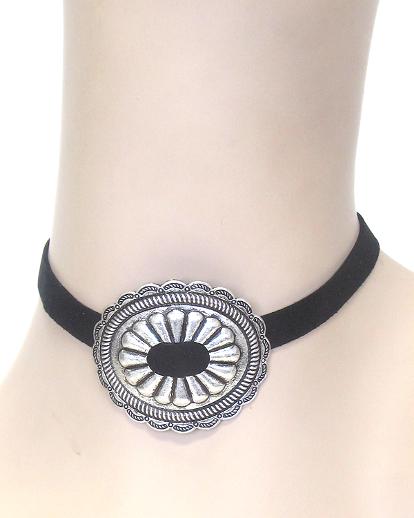 METAL PENDANT AND LEATHER CHOKER NECKLACE