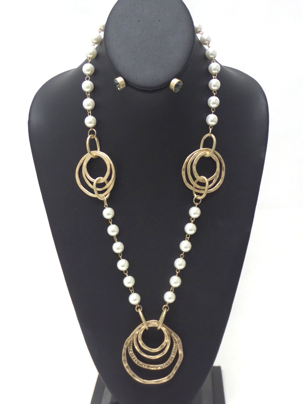 PEARLS WITH METAL LINKED CRICLES NECKLACE SET 