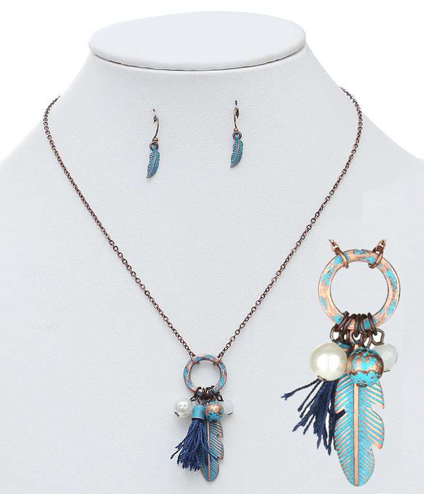 FEATHER AND TASSEL MIX NECKLACE SET