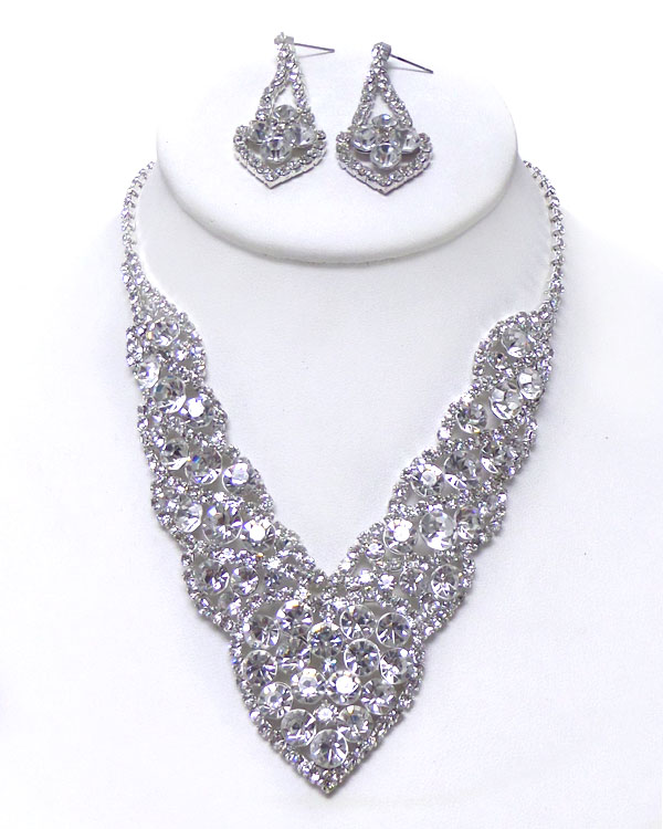 MULTI SHAPE CRYSTALS NECKLACE
