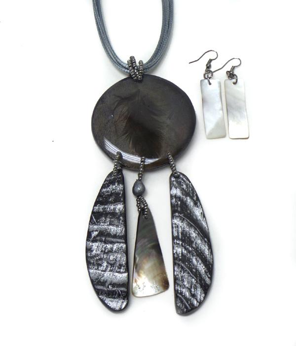 WOODEN PENDANT WITH SHELL NECKLACE SET