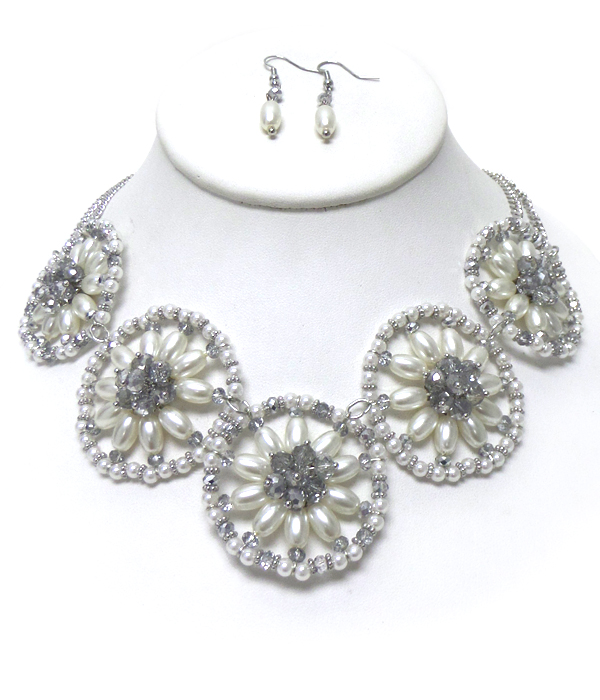 LINKED FLOWERS WITH PEARLS NECKLACE SET 