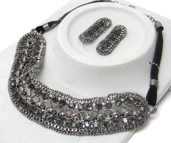 MULTI CRYSTAL AND CHAIN LINK SUEDE CORD NECKLACE EARRING SET