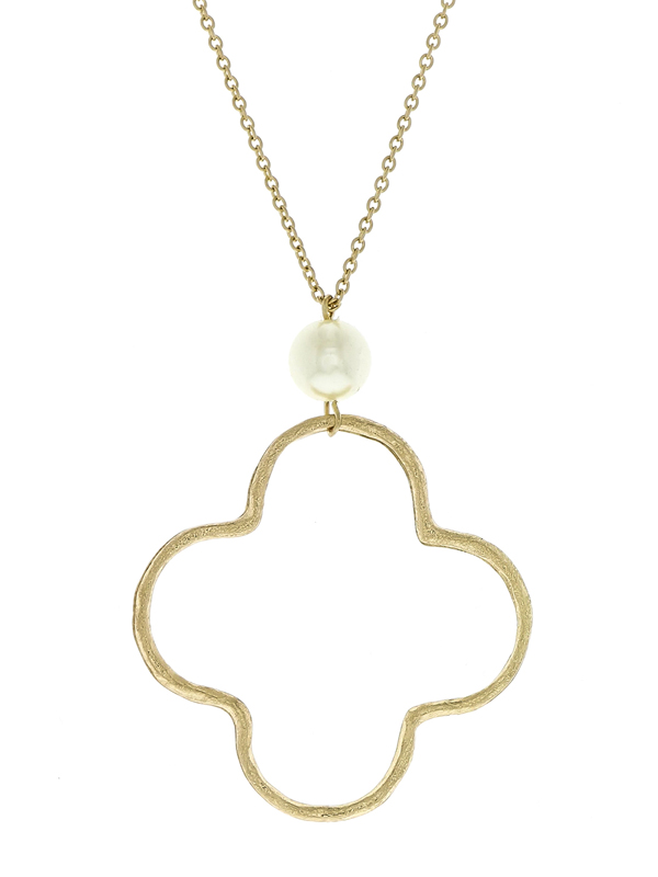 HAMMERED QUATREFOIL AND PEARL LONG CHAIN NECKLACE