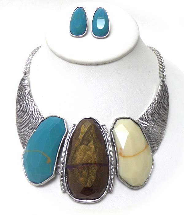 METAL BURN SILVER WITH THREE LARGE STONES NECKLACE SET