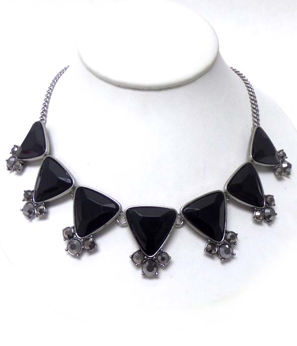 TRIANGLE DROP STONES LINKED NECKLACE