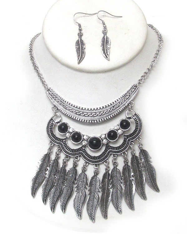 BAROQUE STYLE TEXTURED METAL FEATHER DROP NECKLACE SET 