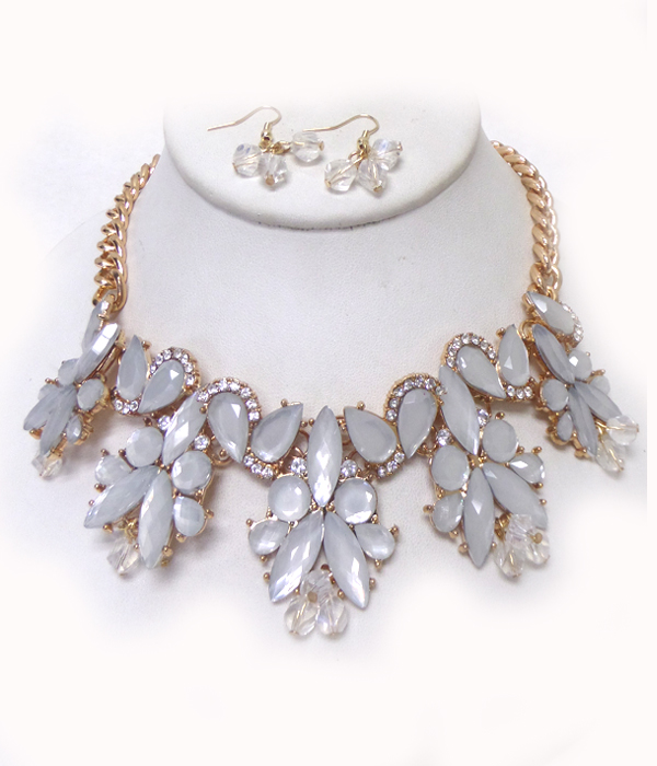 CRYSTAL AND ACRYL FLOWER DROP CHAIN NECKLACE SET