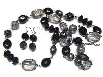 JET GLASS AND BEADS LONG NECKLACE AND EARRING SET