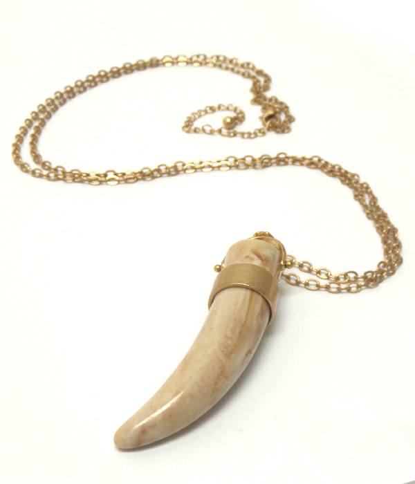 HORN TUSK PENDANT LONG NECKLACE