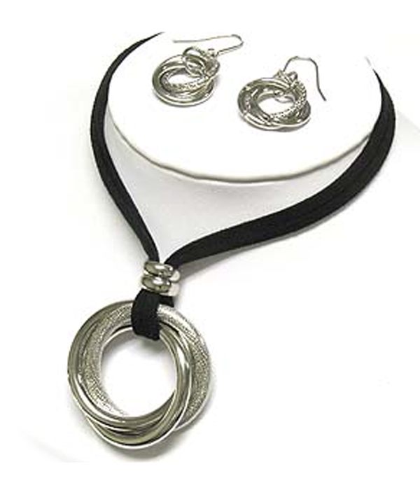 TRIPLE BRAID RING SUEDE CORD NECKLACE AND EARRING SET