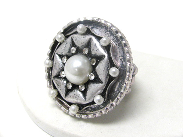 CRYSTAL AND PEARL DECO ROUND STAR STRETCH RING