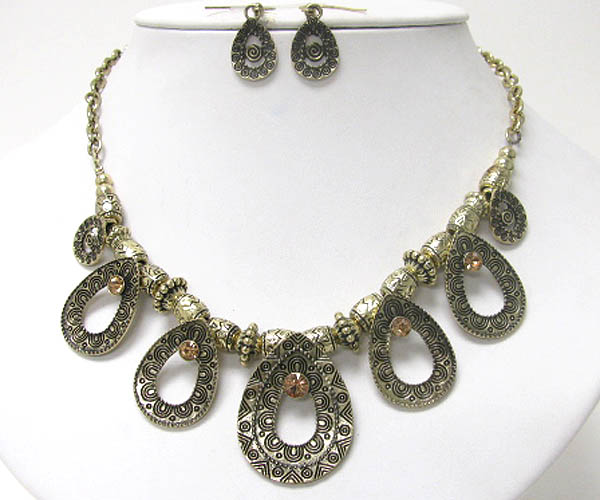 MULTI PATTERNED TEAR DROP AND CRYSTAL DECO NECKLACE EARRING SET