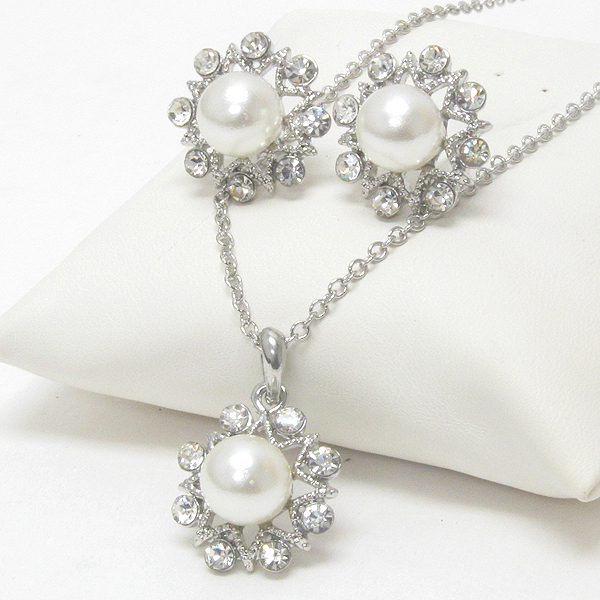 CRYSTAL AND CENTER PEARL DECO PENDANT NECKLACE EARRING SET