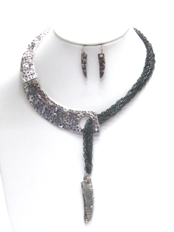 TEXTURED HALF METAL CHOCKER AND MULTI CHAIN NECKLACE SET