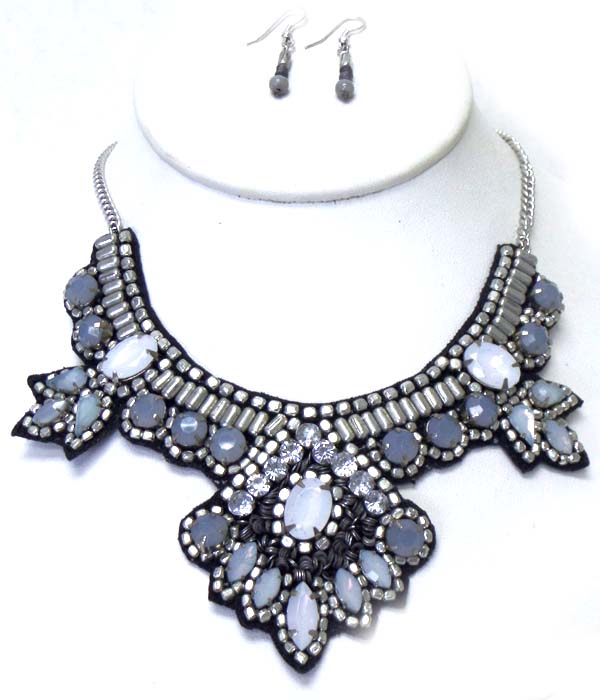 BIB STYLE FLOWER WITH STONES NECKLACE SET