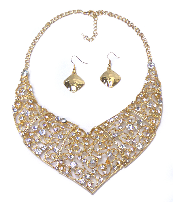 CRYSTAL AND METAL FILIGREE BOLD STATEMENT NECKLACE SET