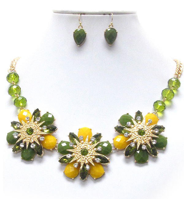 CRYSTAL AND FACET ACRYLIC STONE MIX TRIPLE FLOWER LINK NECKLACE EARRING SET