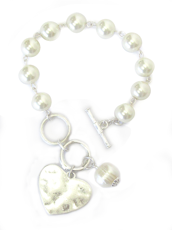 HAMMERED HEART AND PEARL TOGGLE BRACELET 