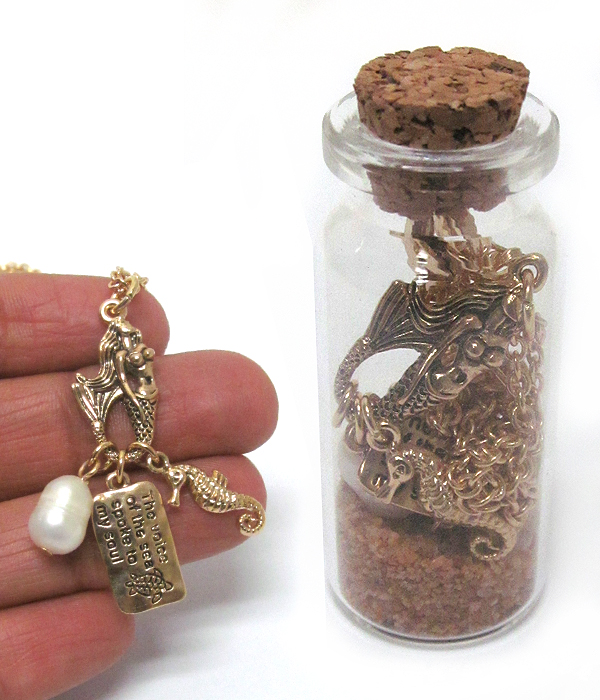 SEALIFE NECKLACE IN THE SEA SAND GLASS BOTTLE