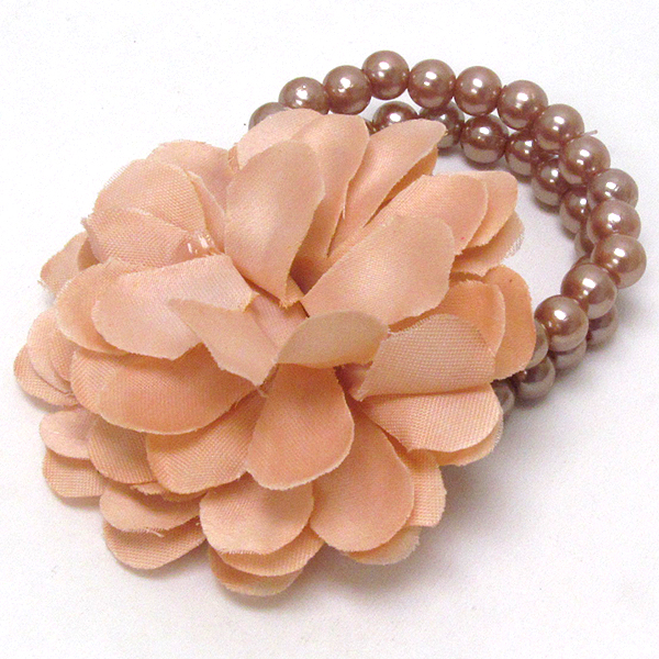 FABRIC FLOWER AND DOUBLE PEARL STRETCH BRACELET
