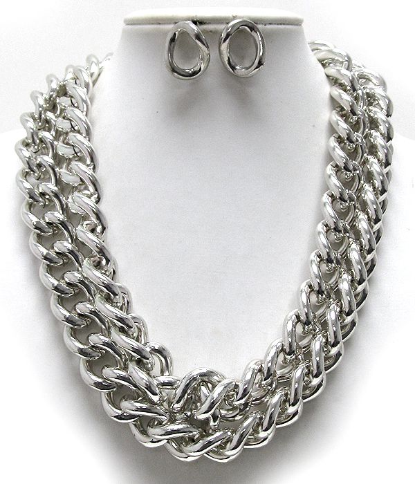 TWO METAL THICK CHAIN NECKLACE EARRING SET