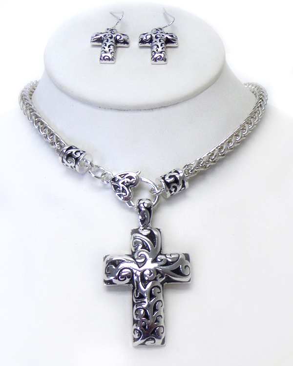 TEXTURED METAL PUFFY CROSS NECKLACE SET
