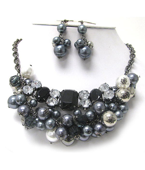 FACET GLASS STONE AND MULTI PEARL BALL CLUSTER NECKLACE EARRING SET