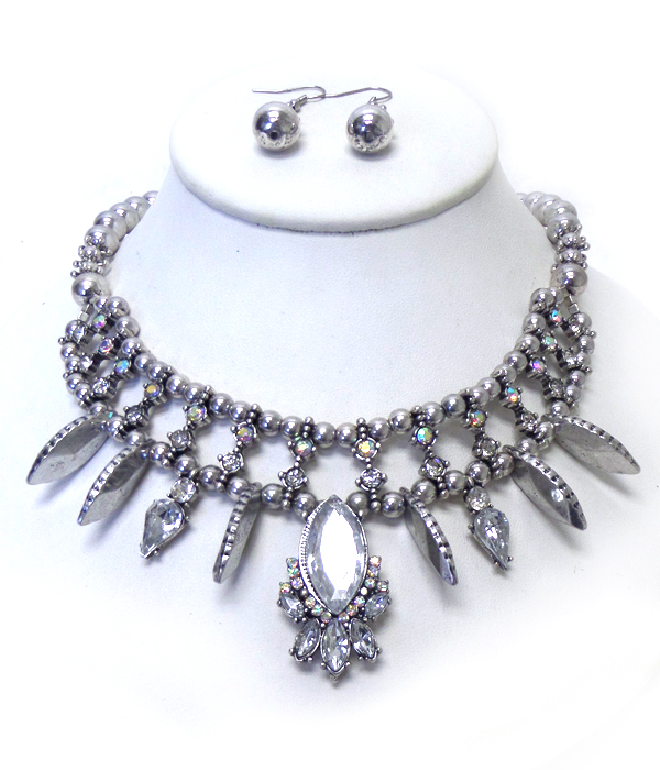 BOUTIQUE STYLE CRYSTAL AND PEARL NECKACE SET 