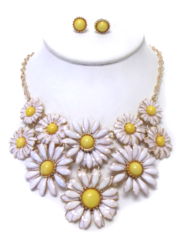 MULTI SIZE DAISIES LINKED NECKLACE SET