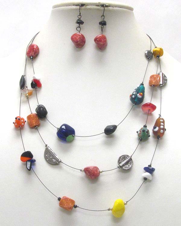 MIXED BEADS AND CHIP STONE TRIPLE WIRE NECKLACE SET