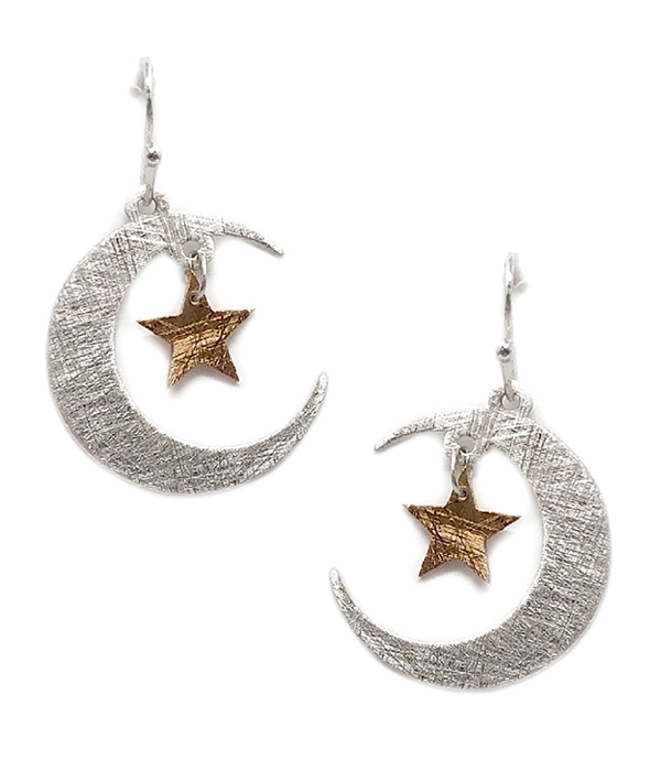 Scratch metal star and moon earring - brass metal