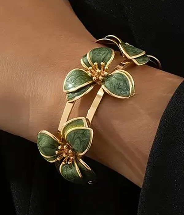 Epoxy flower bangle bracelet
