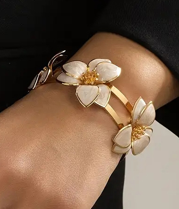 Epoxy flower bangle bracelet