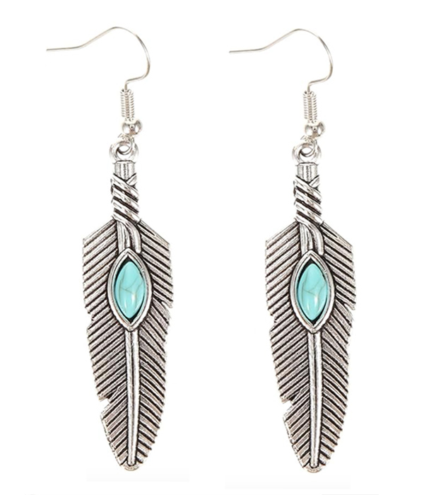 Vintage ethnic earring - feather