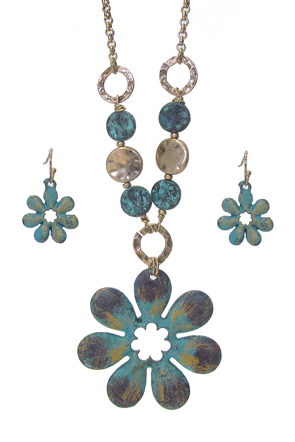 Vintage rustic metal flower necklace set
