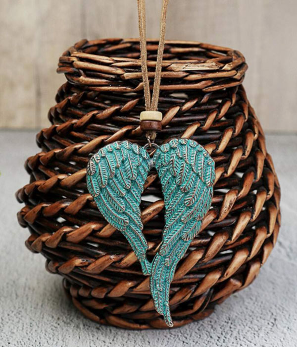 Angel wing pendant necklace
