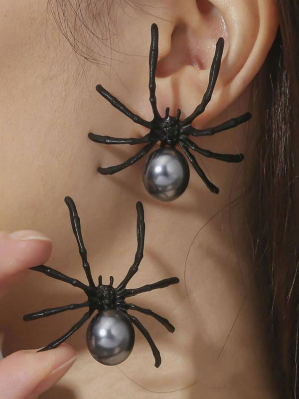 Halloween theme earring - spider