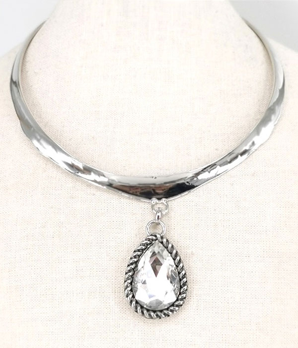 Teardrop pendant metal choker necklace