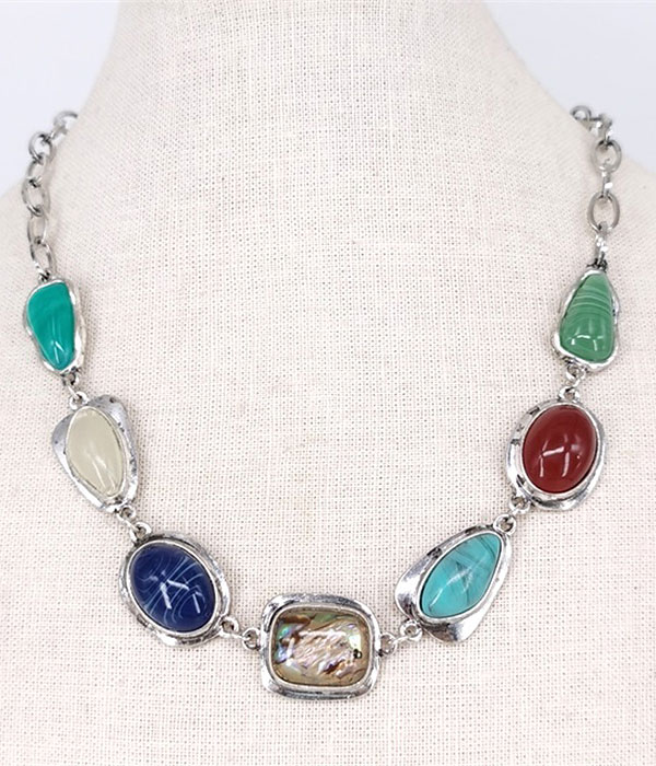 Vintage resin stone mix necklace