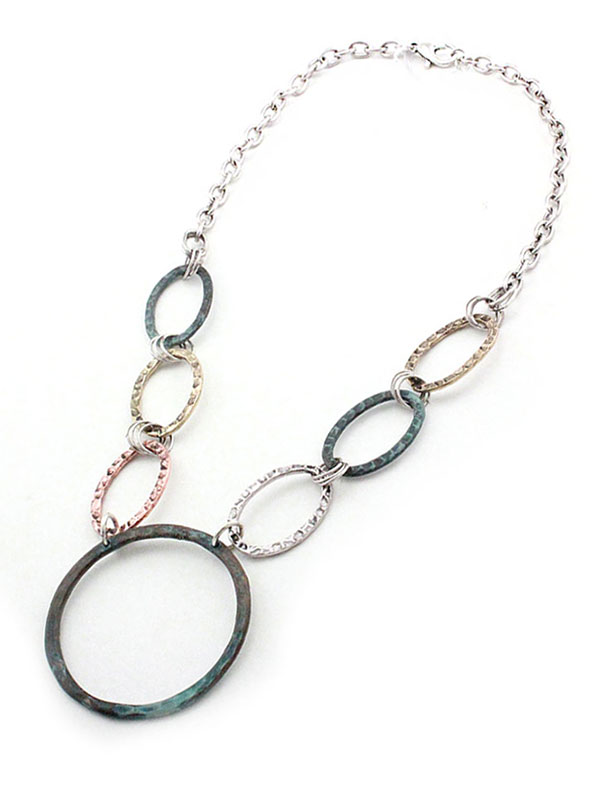 Hammered metal ring link necklace