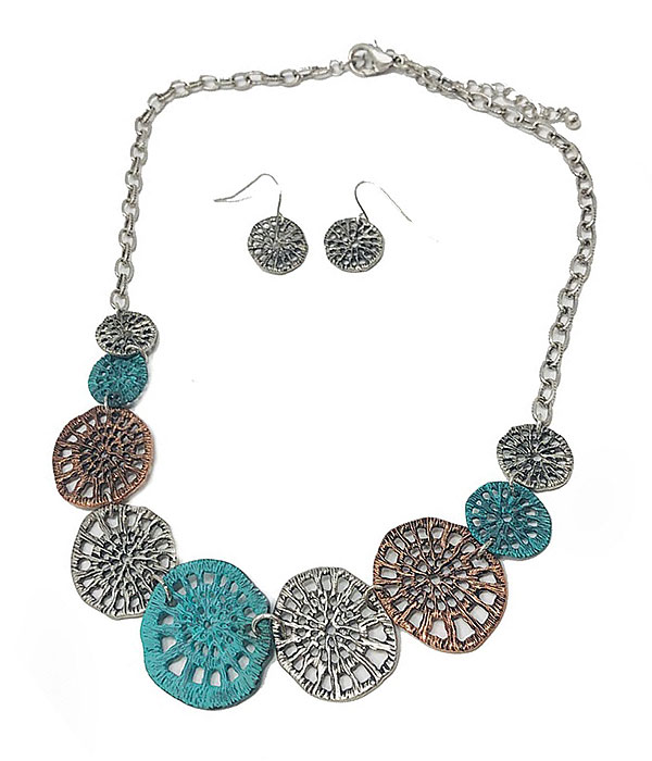 Metal filigree disc link necklace