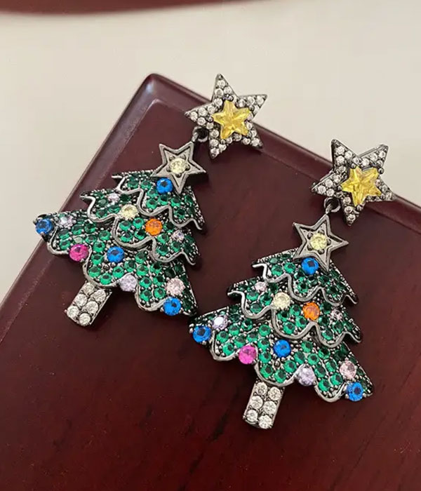 Christmas theme tree earring