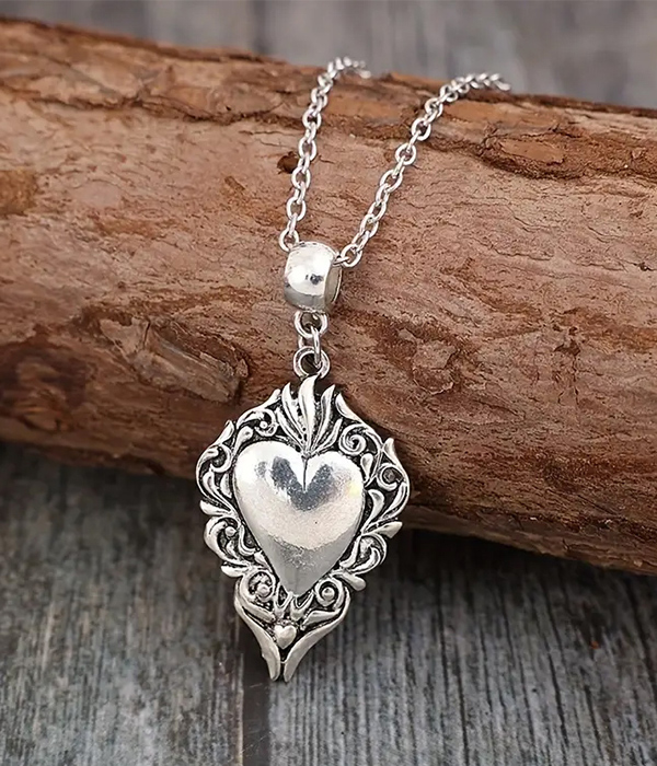 Gothic heart pendant necklace