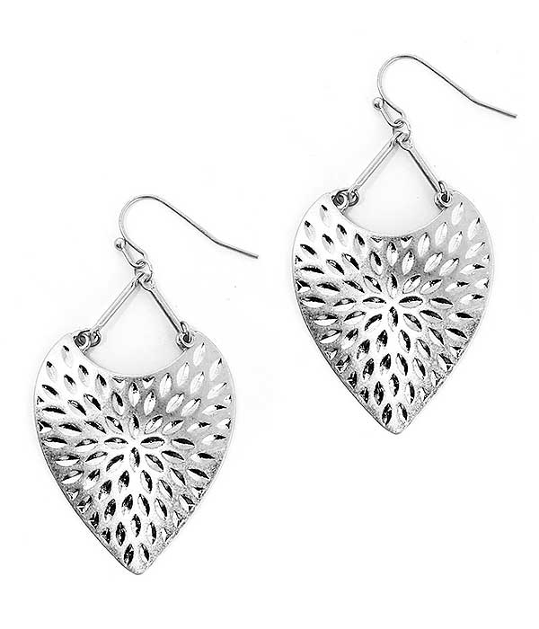 Metal filigree earring