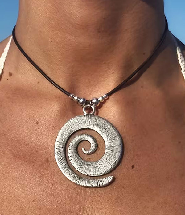 Swirl pendant necklace