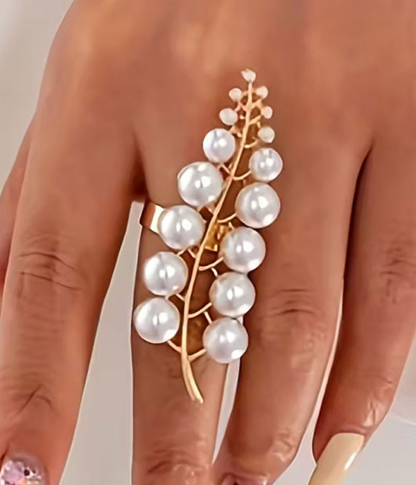Pearl leaf statement ring