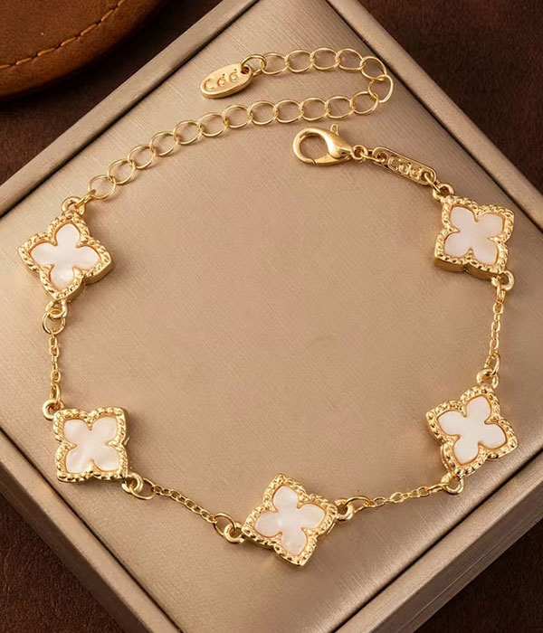 Quattrefoil link bracelet