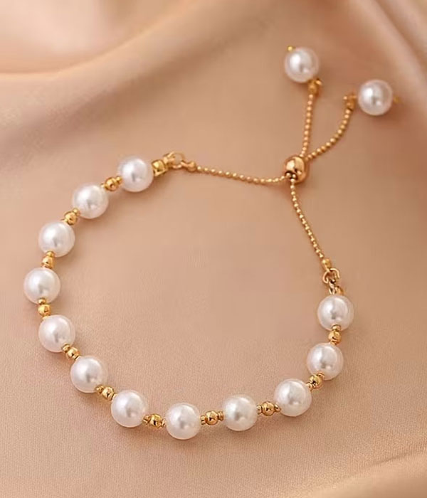 Pearl pull tie bracelet